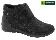 AMARPIES. COMFORTABLE AND FLEXIBLE WOMAN BOOT WITH LOW WEDGE.